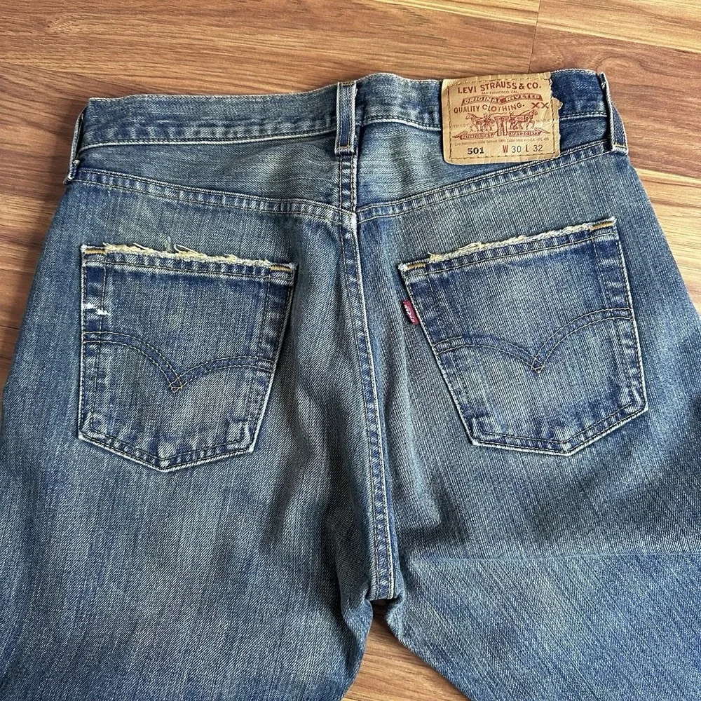 Vintage Y2K Levis 501 Jeans 30x32 Blue Dark Wash Button Fly Straight Leg USA